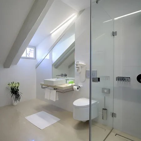 Ξενοδοχείο Bishop's House 4*