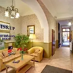 Bishop's House 4*