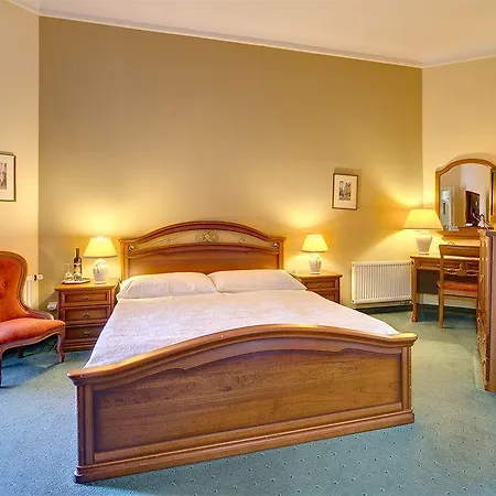 Bishop's House 4*