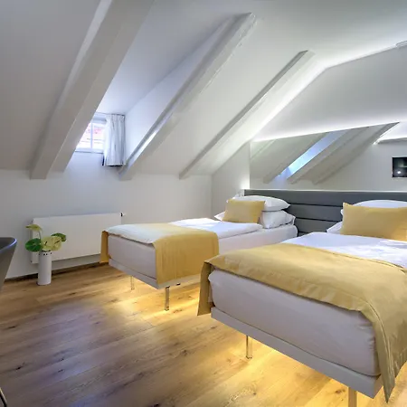 Bishop's House 4*