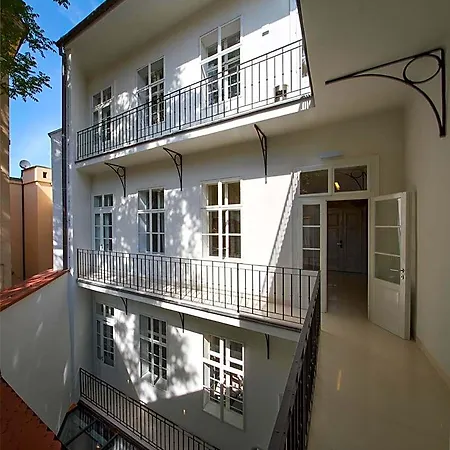 Bishop's House 4*