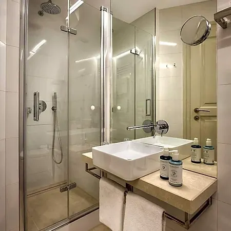 Bishop's House Hotel 4*